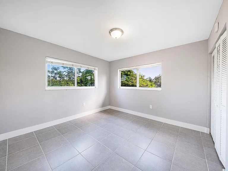 Kenwood Apartments — Photo 14