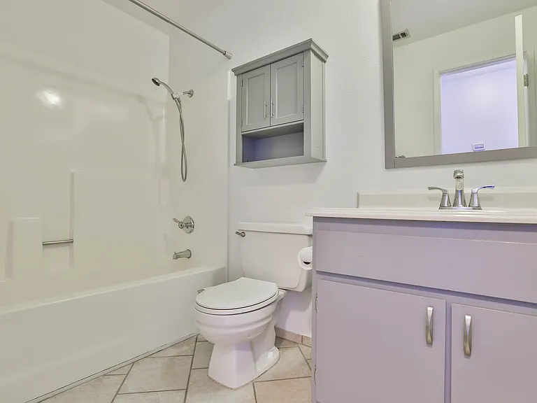 1300 Brentwood Cir #D — Photo 10