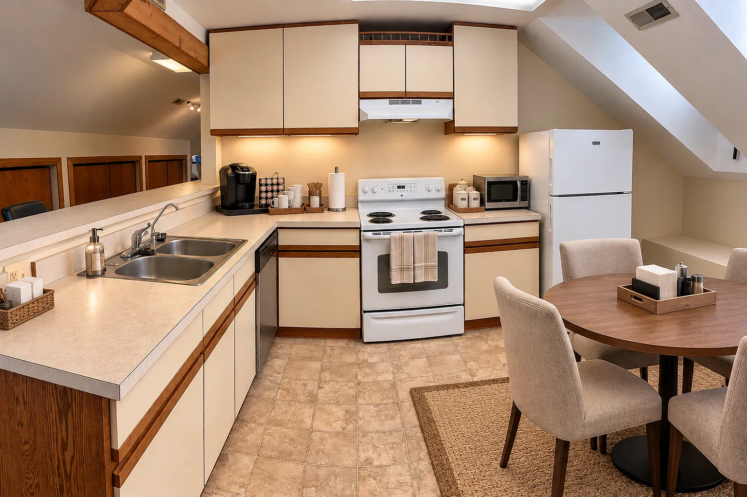 1640 Akron Peninsula Rd — Photo 1