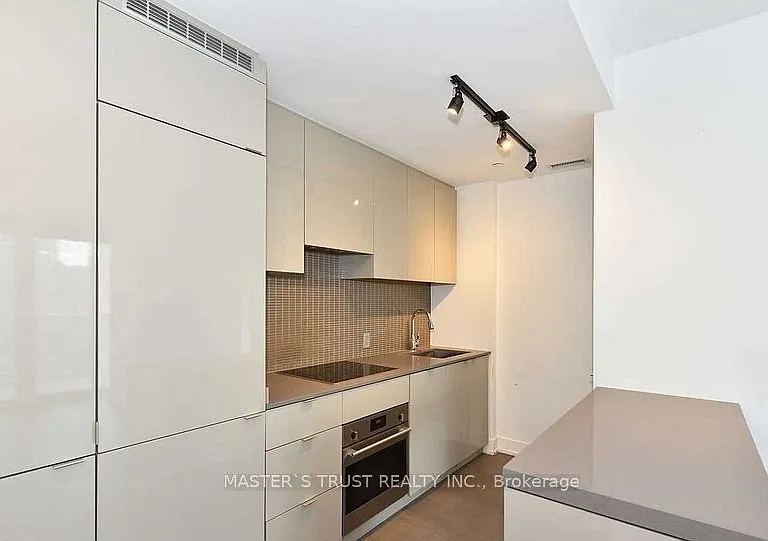 7 Grenville St W #5203 — Photo 2