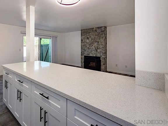4th image of 2388 Grand Ave