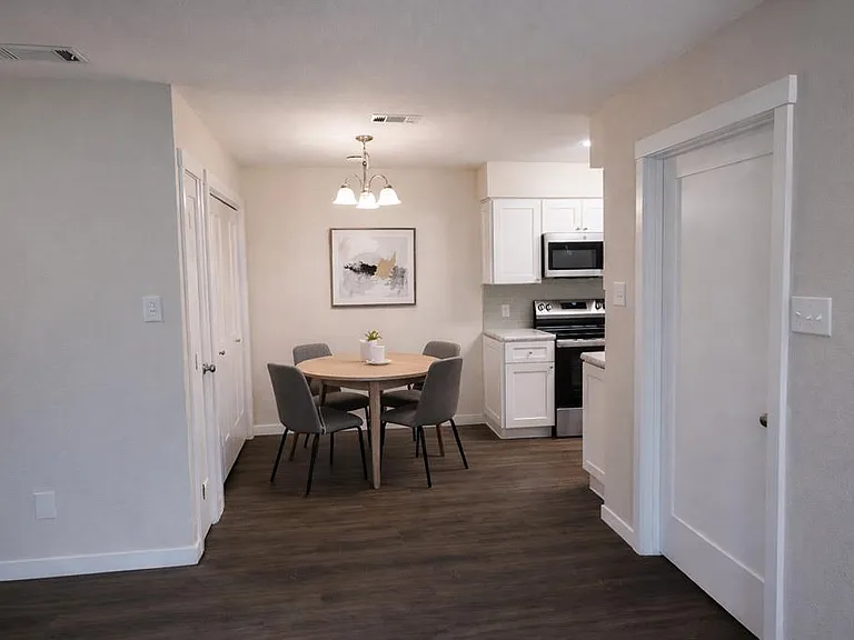 300 Lila Ln — Photo 5