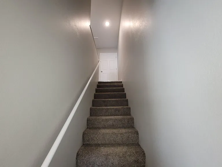 Creekside Apartments — Photo 8
