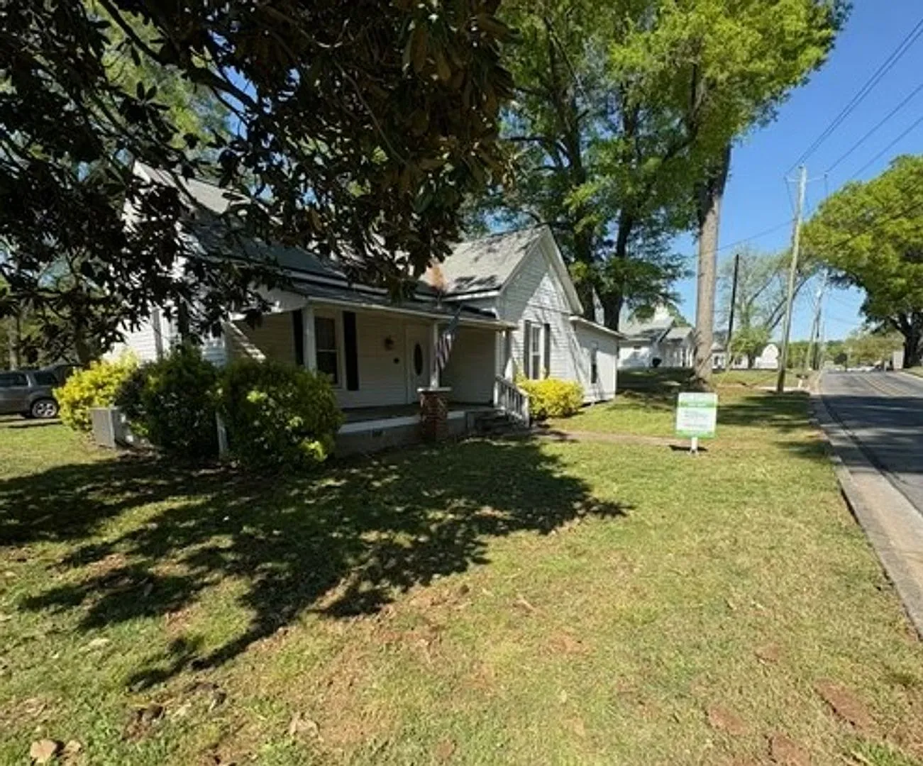 Charming 3 Bedroom 2 Bath Renovated Ranch Home — Photo 1