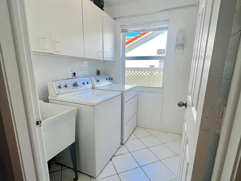 9988 NW 48th Ct — Photo 34