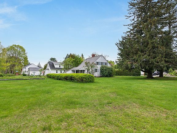 3rd image of 27 Greenway Drive