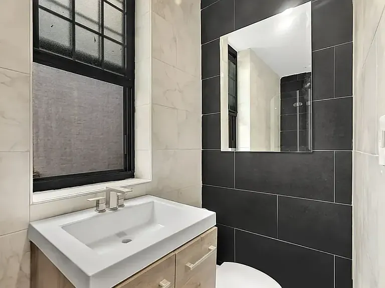 1656 De Kalb Ave #3B — Photo 6