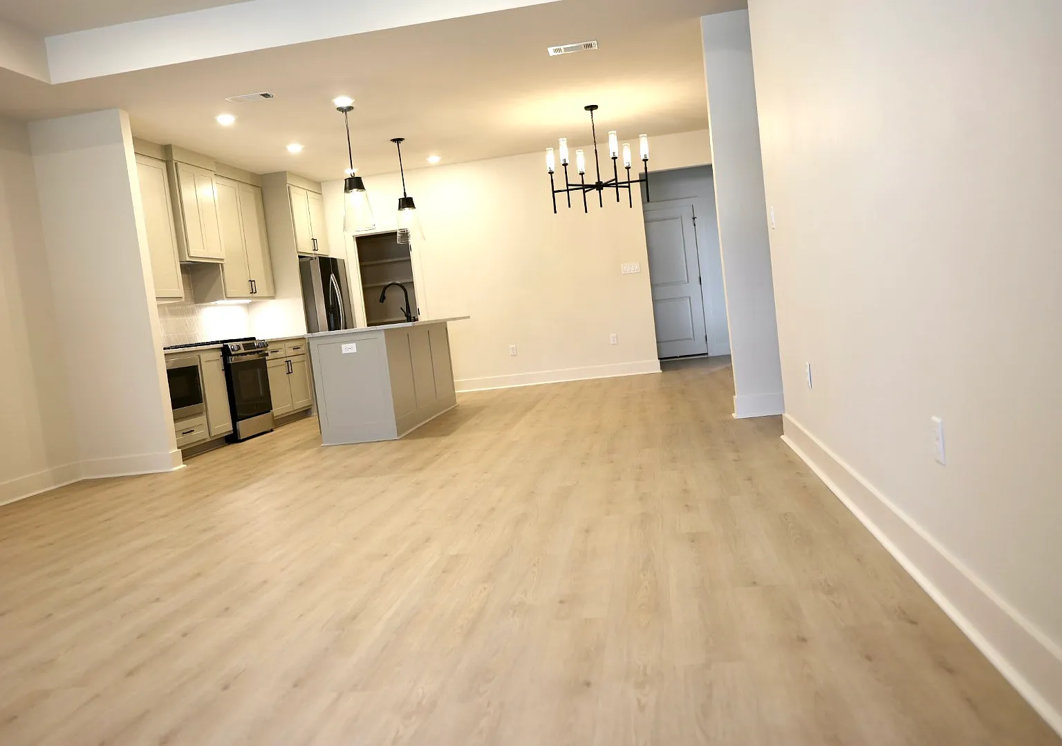2 bed, 1440 sqft, $2,399 — Photo 4