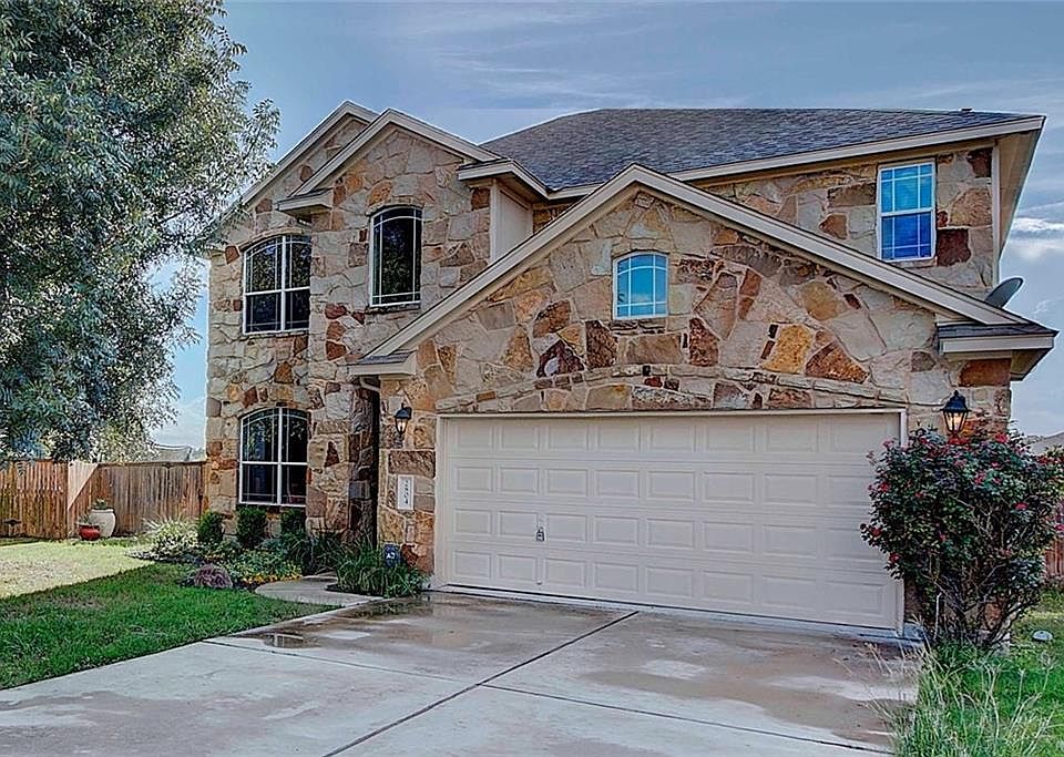 1st image of 2804 Angelina Dr
