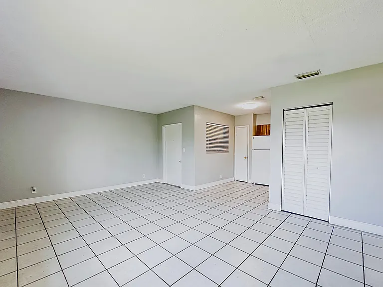 1007 W Prospect Rd — Photo 23