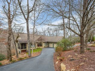 123 Ridge Ln, Flat Rock, NC 28731