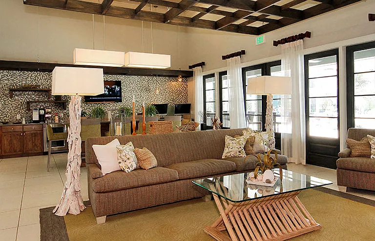 Andros Isles Apartments — Photo 30