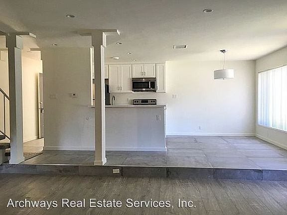 5th image of 18657 Collins St APT 03