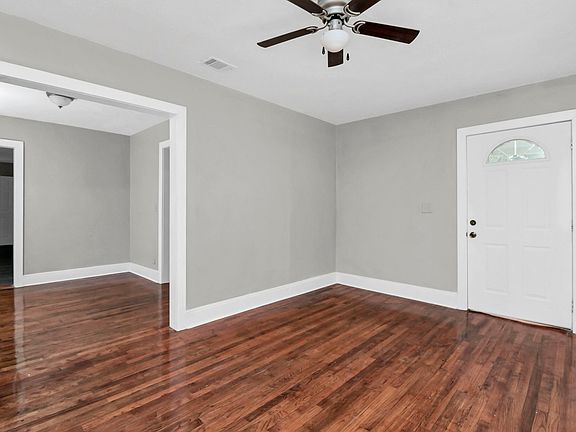 3rd image of 706 Westside Dr
