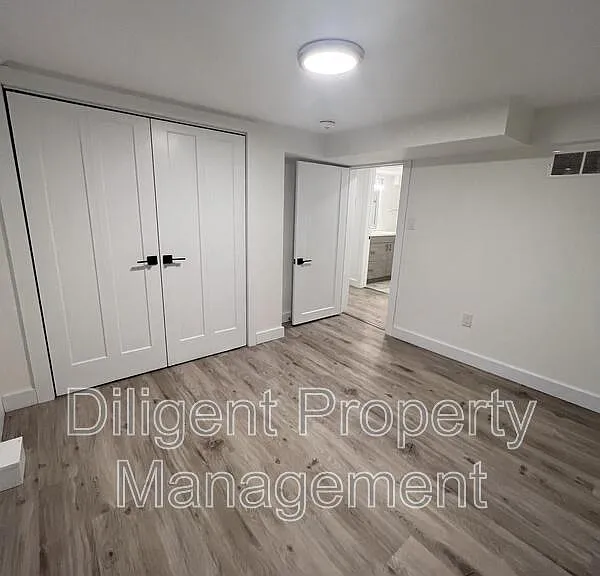 438 Bellevue St #LOWER — Photo 15