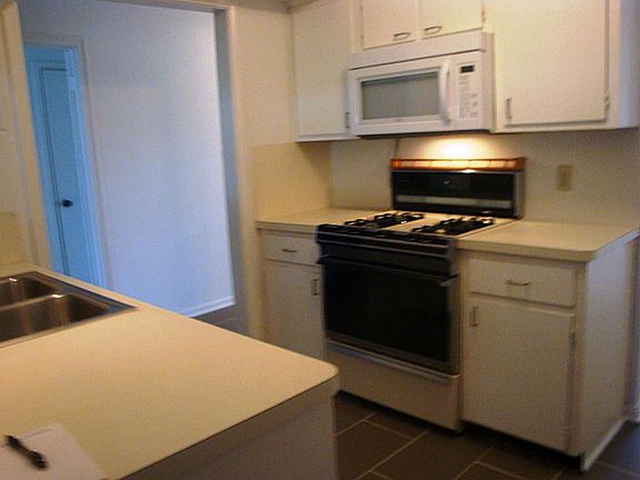 3rd image of 2018 Kingsway Dr