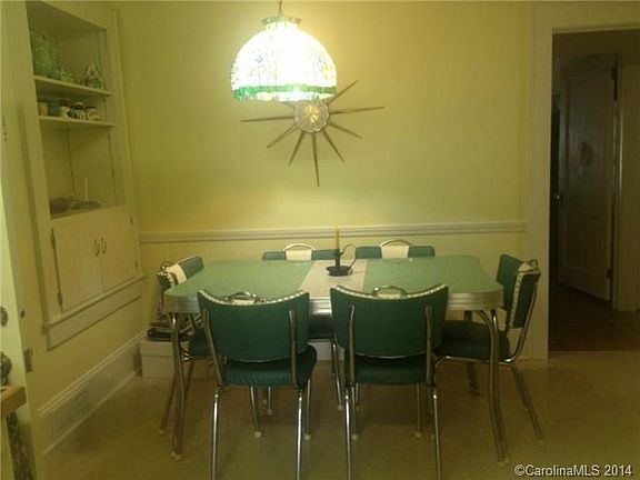 4th image of 301 Magnolia St