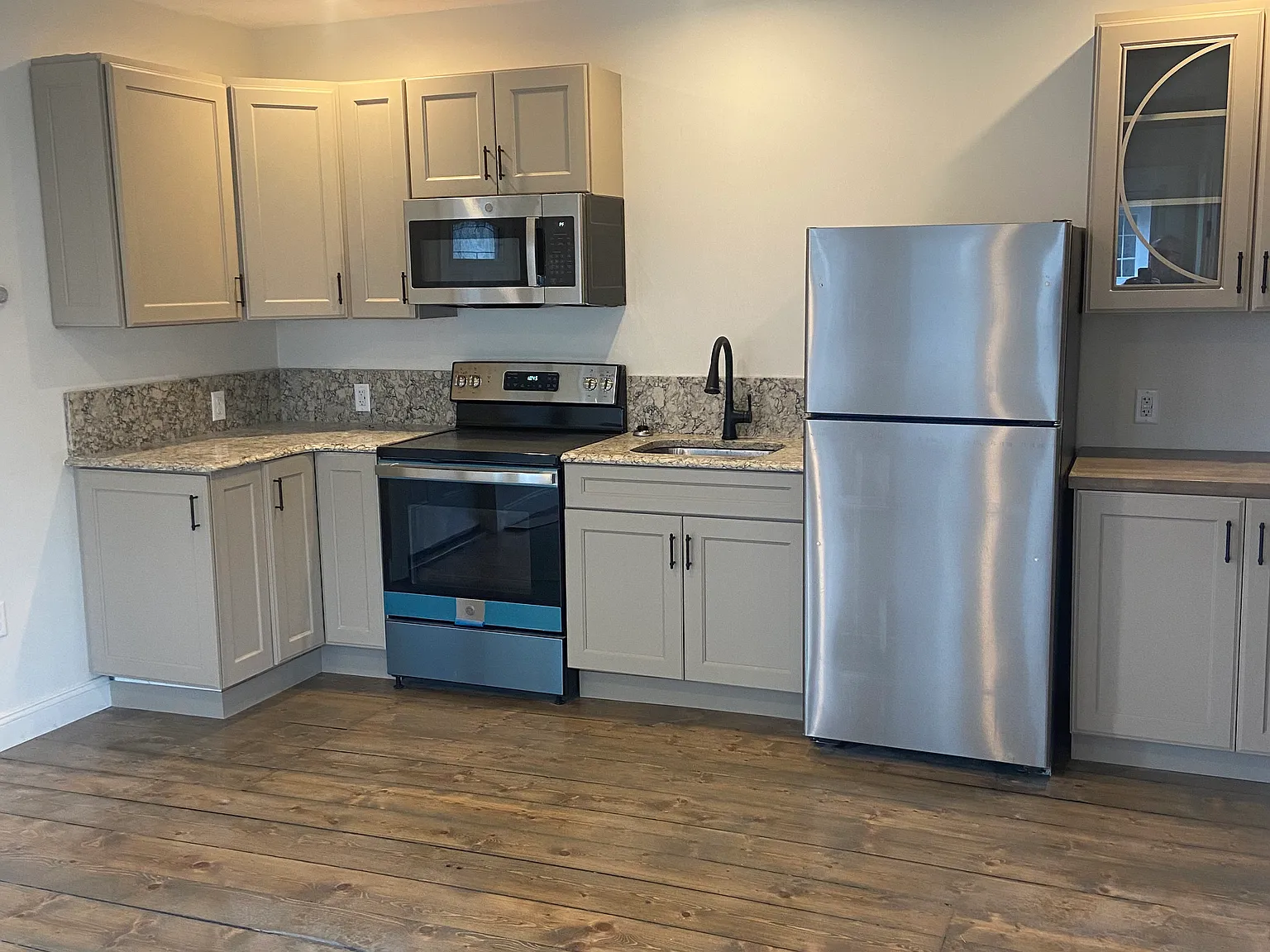 1 bed, 550 sqft, $2,100 — Photo 3