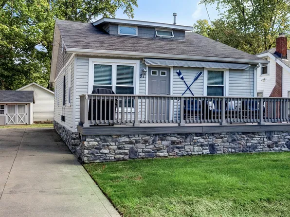 51 River Dr, Eastlake, OH 44095