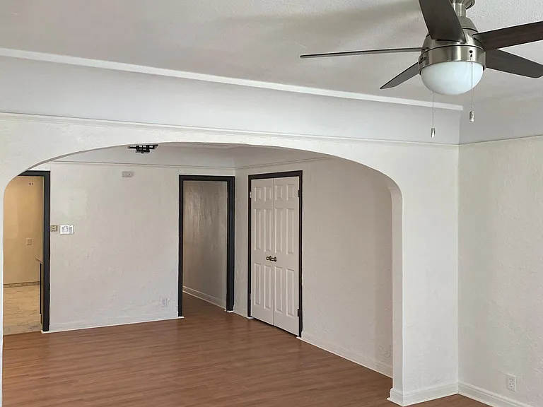 2634 S Redondo Blvd — Photo 2