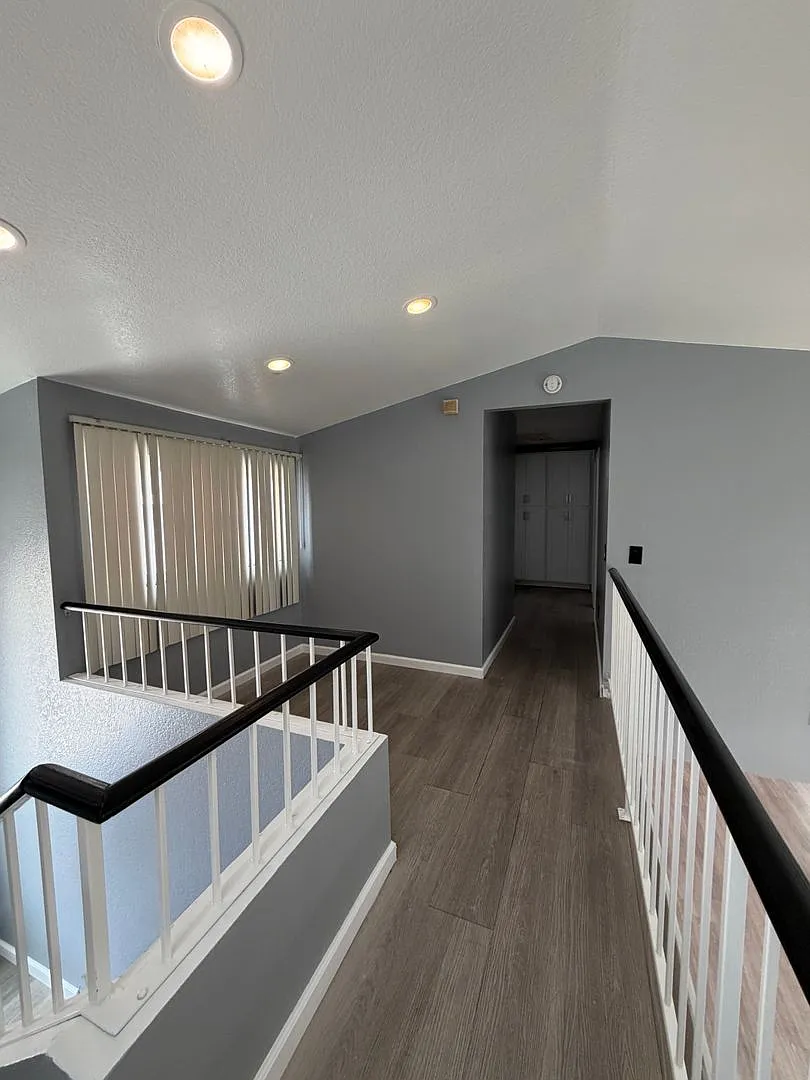 Single Family House for rent — Photo 2