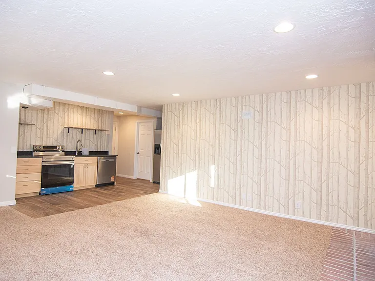 1340 Ridgewood Ln — Photo 8