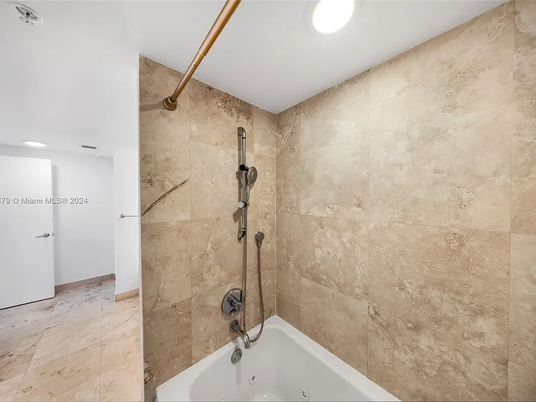 41 SE 5th St #1507 — Photo 25