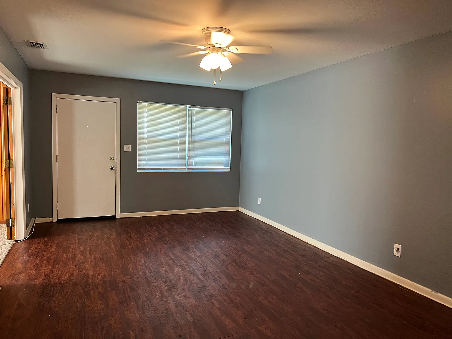 2 bed, 965 sqft, $1,550 — Photo 2