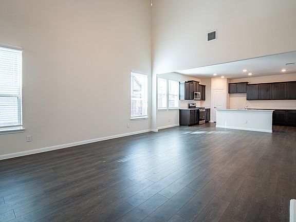 5th image of 3938 Oak Creek Cir