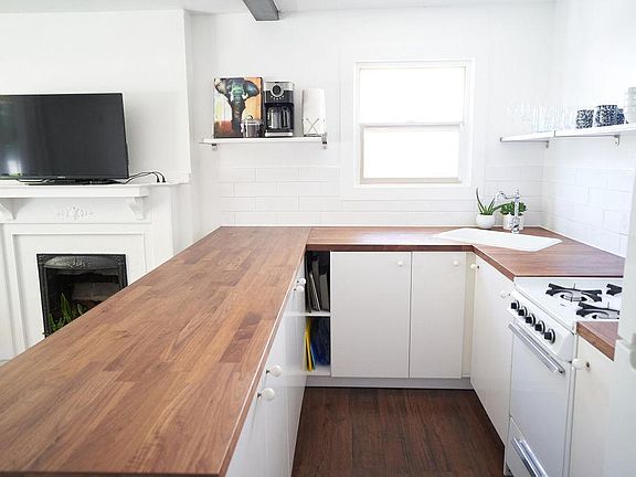 3rd image of 1037 E Belmont Ave #2