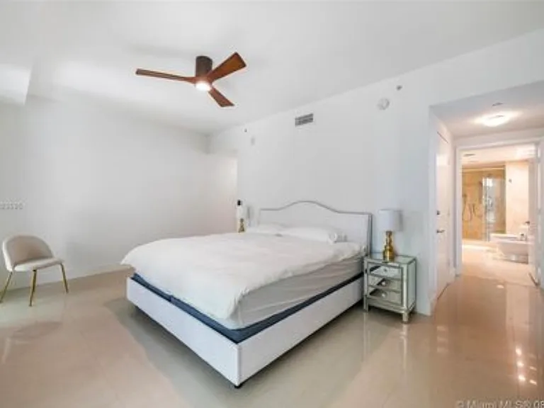 6000 Collins Ave #117 — Photo 7