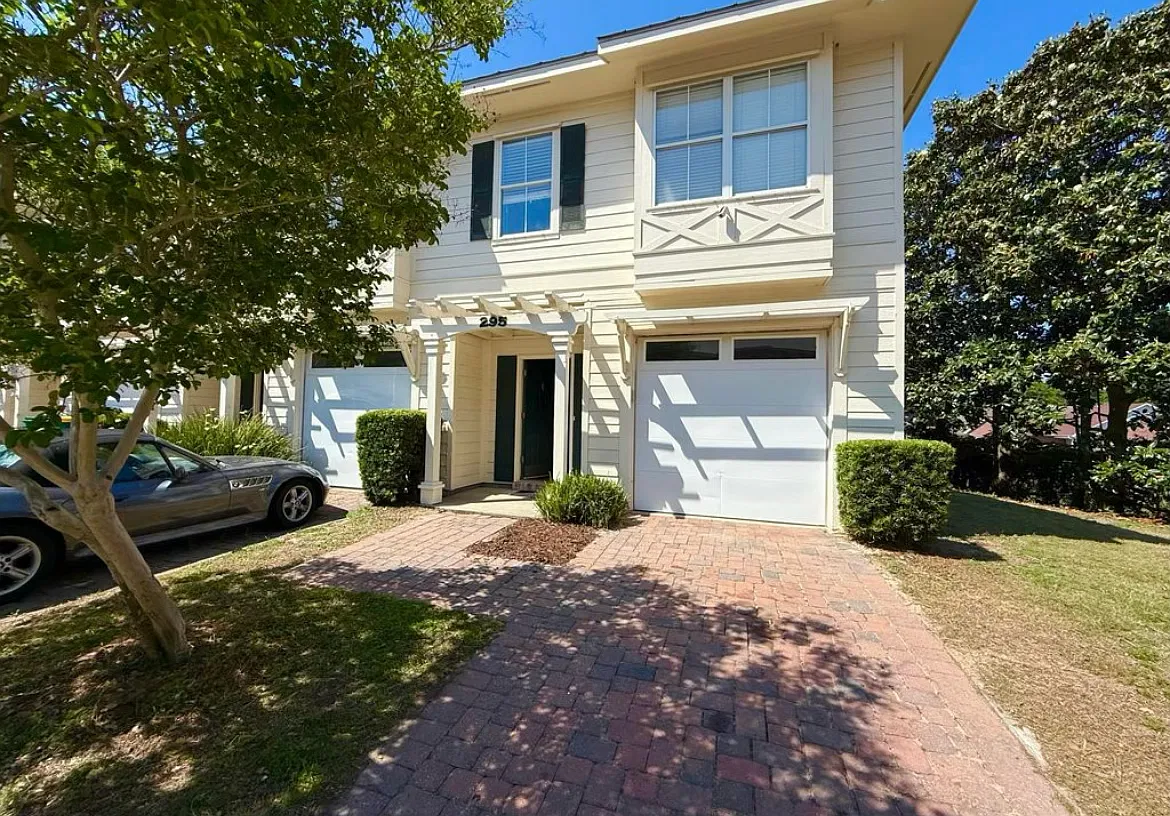 3 bed, 2.5 bath, 1543 sqft, $2,395 — Photo 1