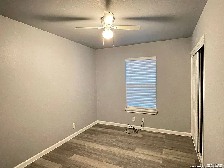9007 Yett Ave — Photo 6