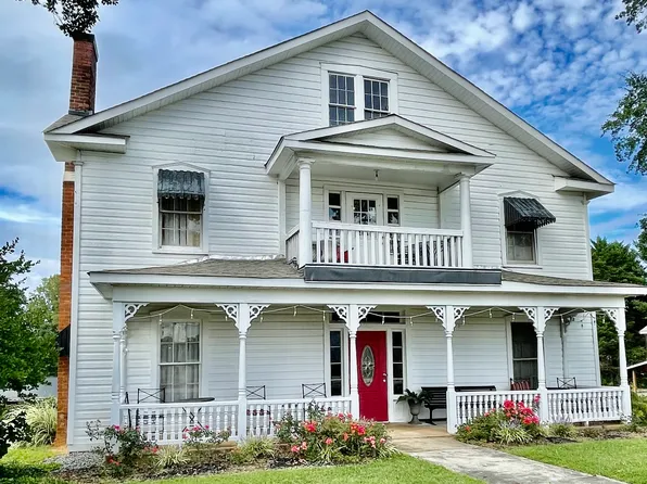 616 Main Ave NW, Hickory, NC 28601