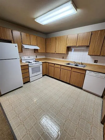 Lakefront Apartments for Rent in North Pole, AK | Beaver Lake Apartments — Photo 20