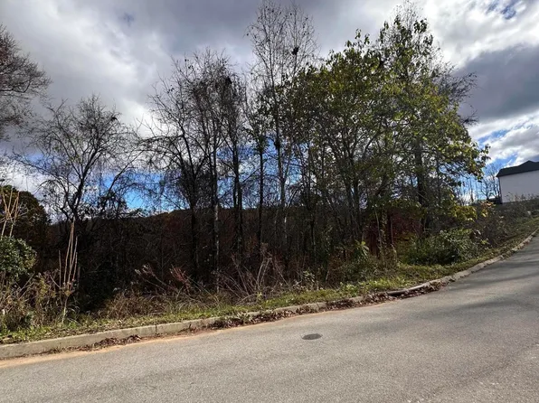 Highview Ln, Knoxville, TN 37931