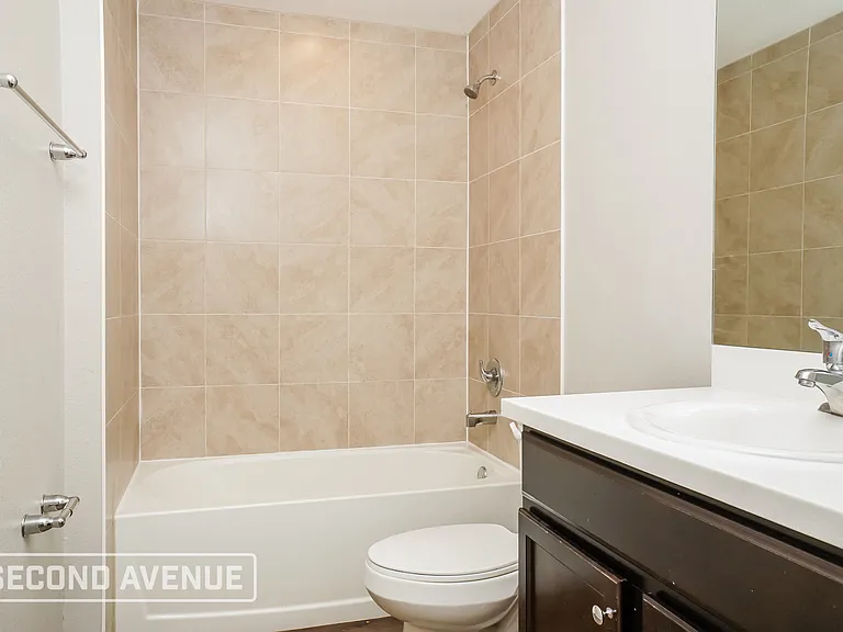 404 Biscayne Dr — Photo 17
