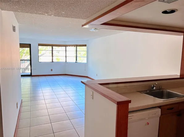 20860 San Simeon Way APT 303-6, Miami, FL 33179
