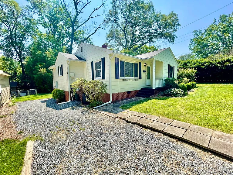 2306 Dellwood Dr — Photo 4