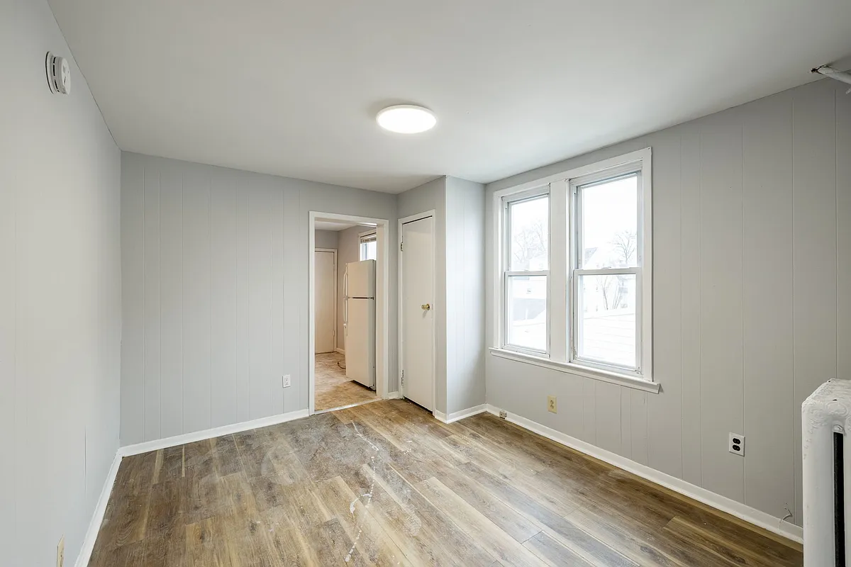 Building Photo - 163 Walnut St #2