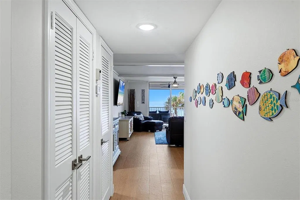 2 bed, 2.0 bath, 1336 sqft, $10,000 — Photo 4