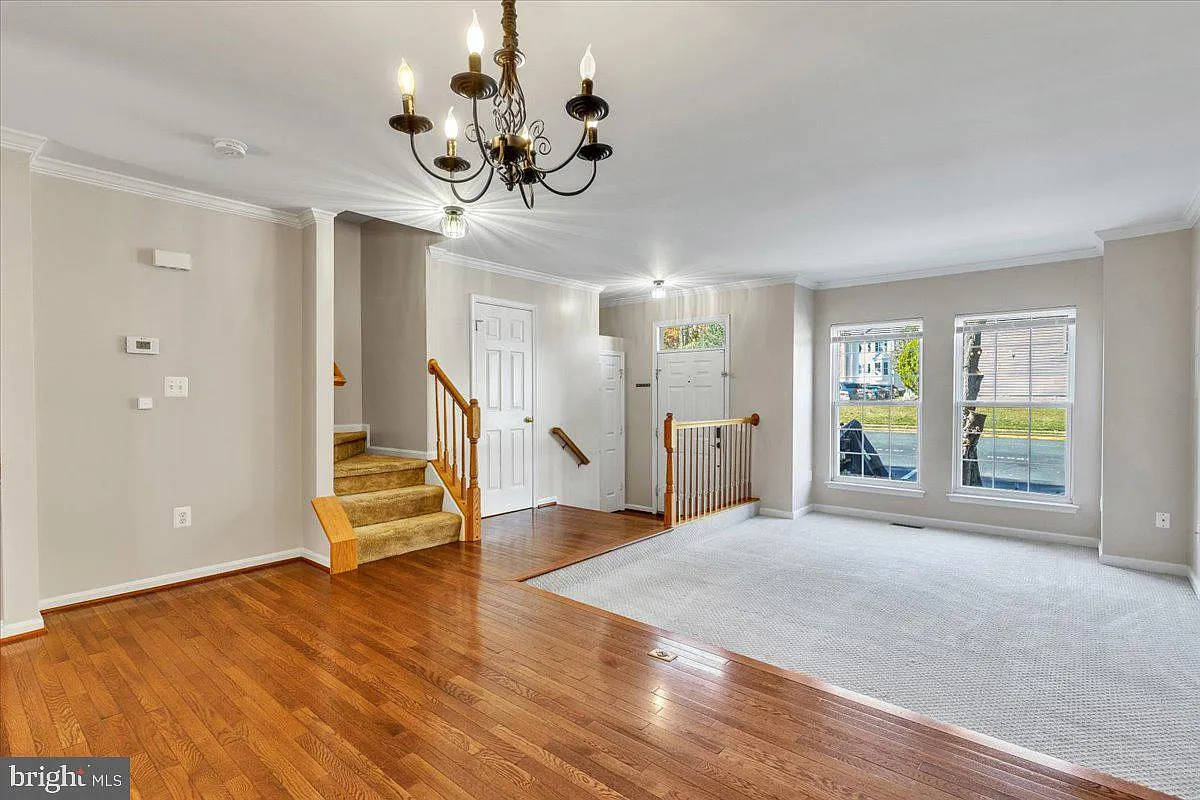 3 bed, 3.5 bath, 1990 sqft, $2,500 — Photo 4