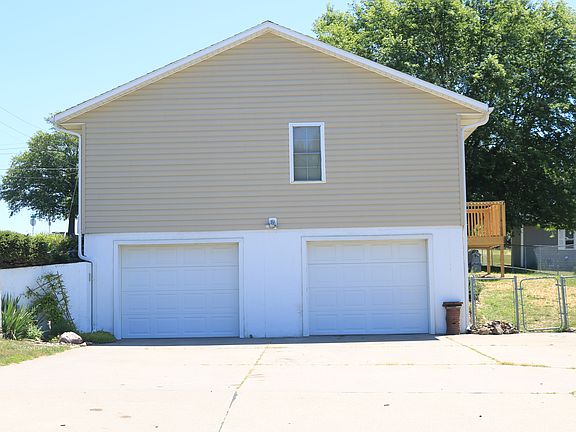 2nd image of 606E E Edwards St