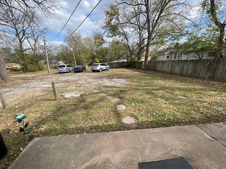 2106 N Benton Ave #B — Photo 14