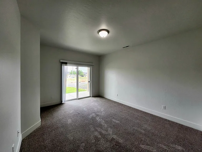 859 Duke Ln — Photo 16