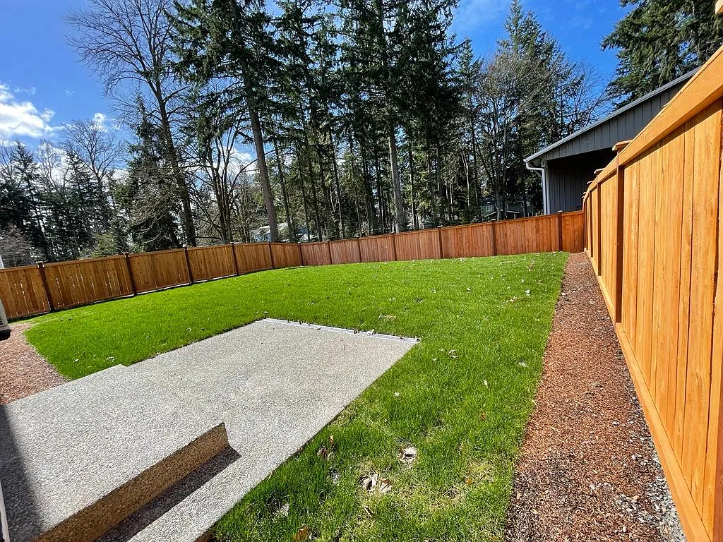 5 bed, 2564 sqft, $3,700 — Photo 2