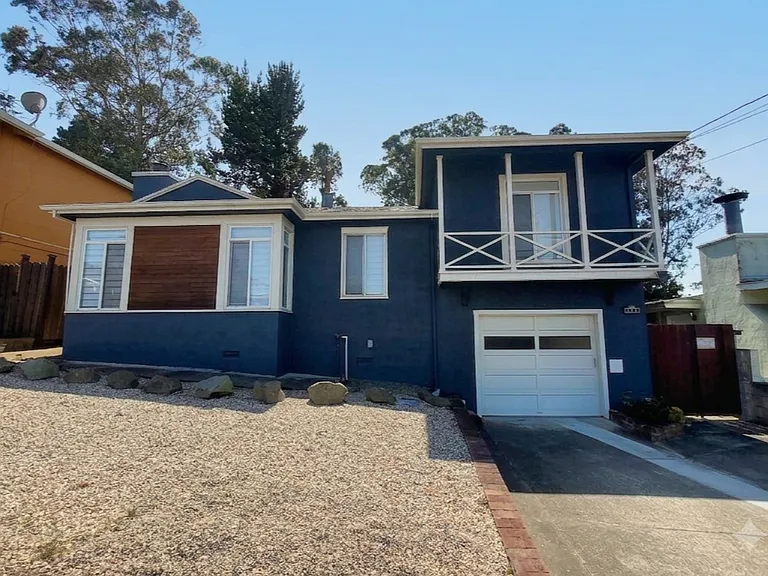1064 Gilman Dr — Photo 1