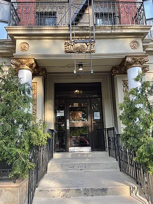 Sold by New York Casas Ltd. | media 8