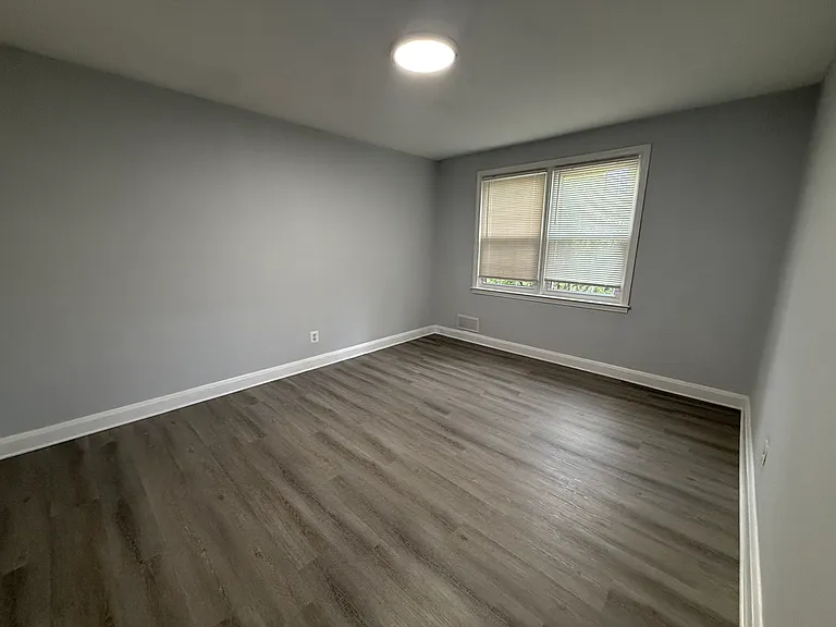 4 Winthrop Ct — Photo 5