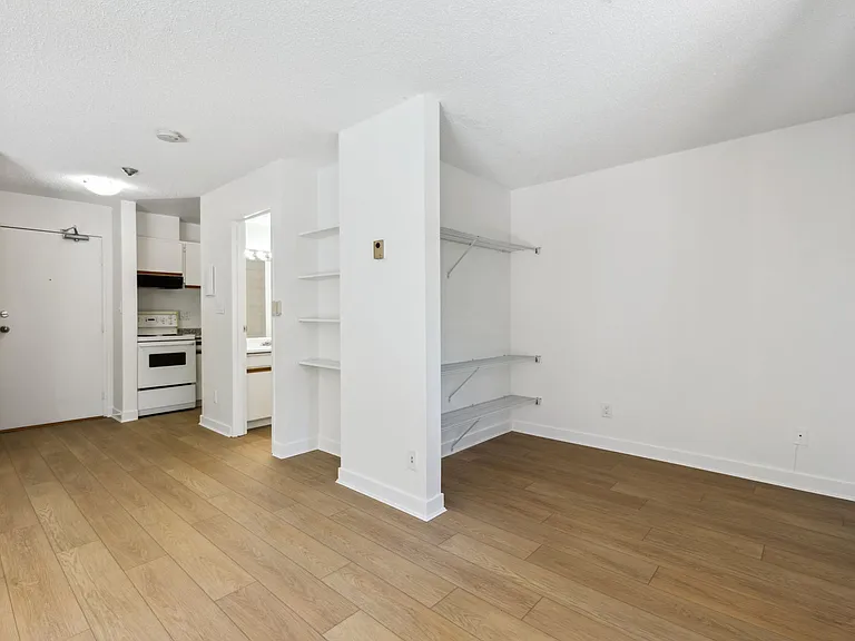 1045 Haro St — Photo 58